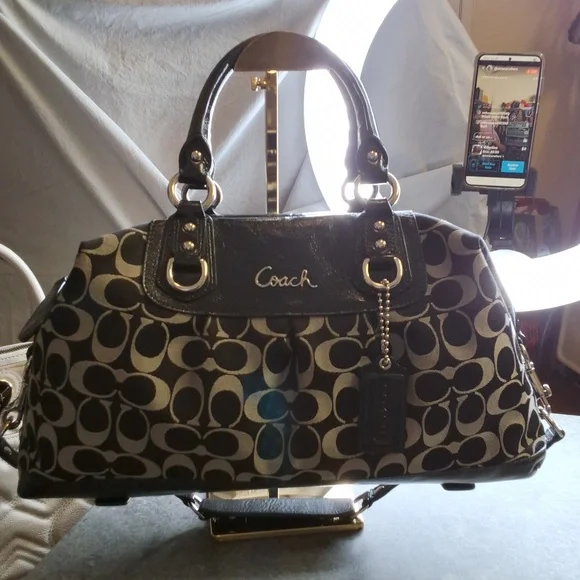 Coach Ashley - Picture 1 of 1